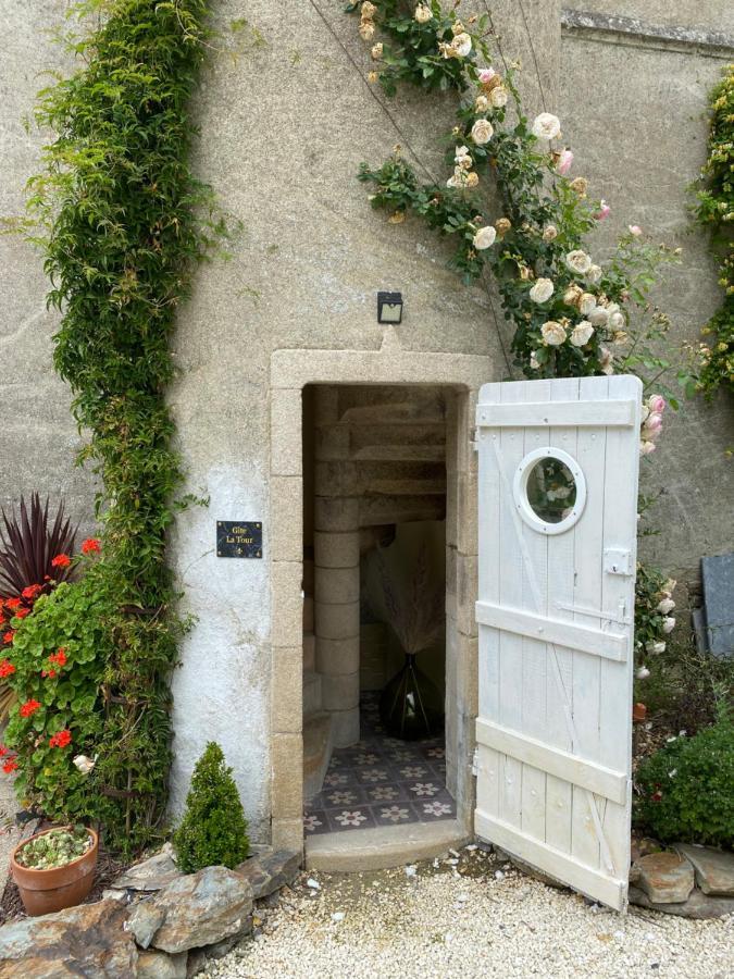 Chateau De St-Fulgent, Gite La Tour Saint-Fulgent Exterior photo
